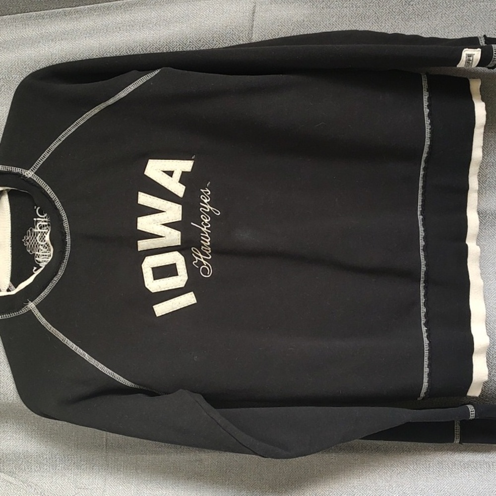 Soffe Chic Vintage Black/Cream Layered Look Iowa Hawkeyes Sweatshirt Sz Large